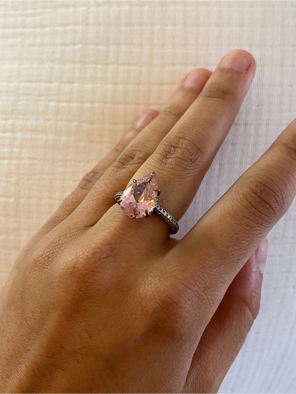 Stunning Silver & Pink Teardrop Crystal Ring — Elegant Women's Fashion Ring
